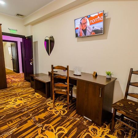 Hostel Parc Fălticeni Zewnętrze zdjęcie