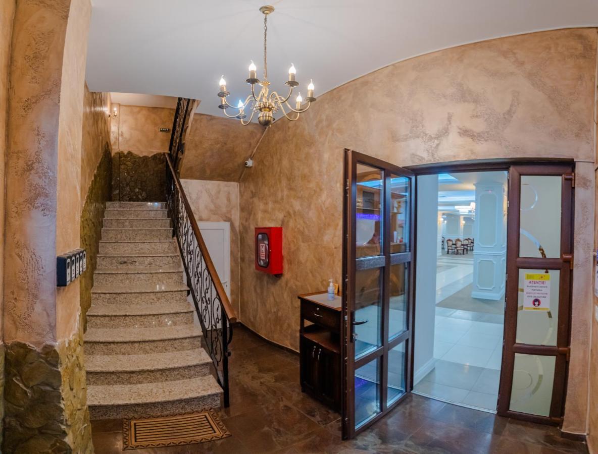 Hostel Parc Fălticeni Zewnętrze zdjęcie
