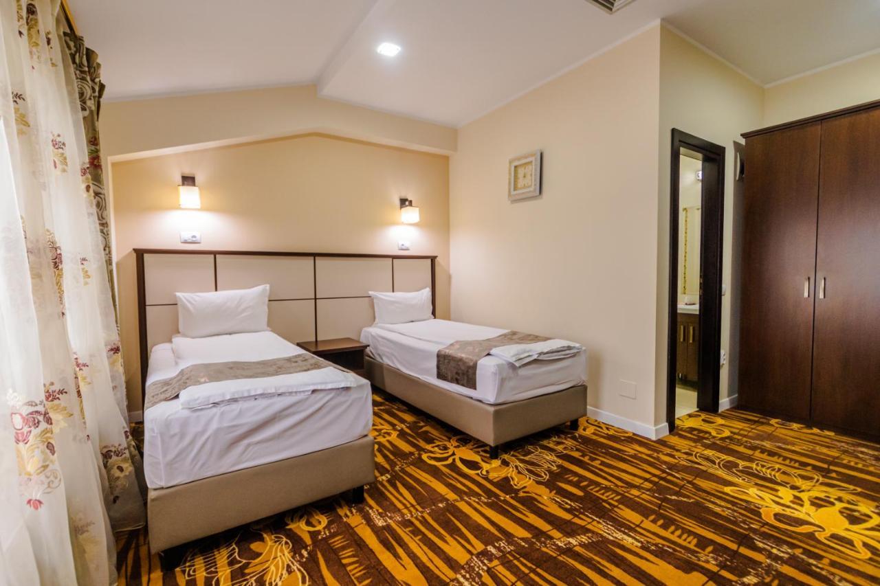 Hostel Parc Fălticeni Zewnętrze zdjęcie