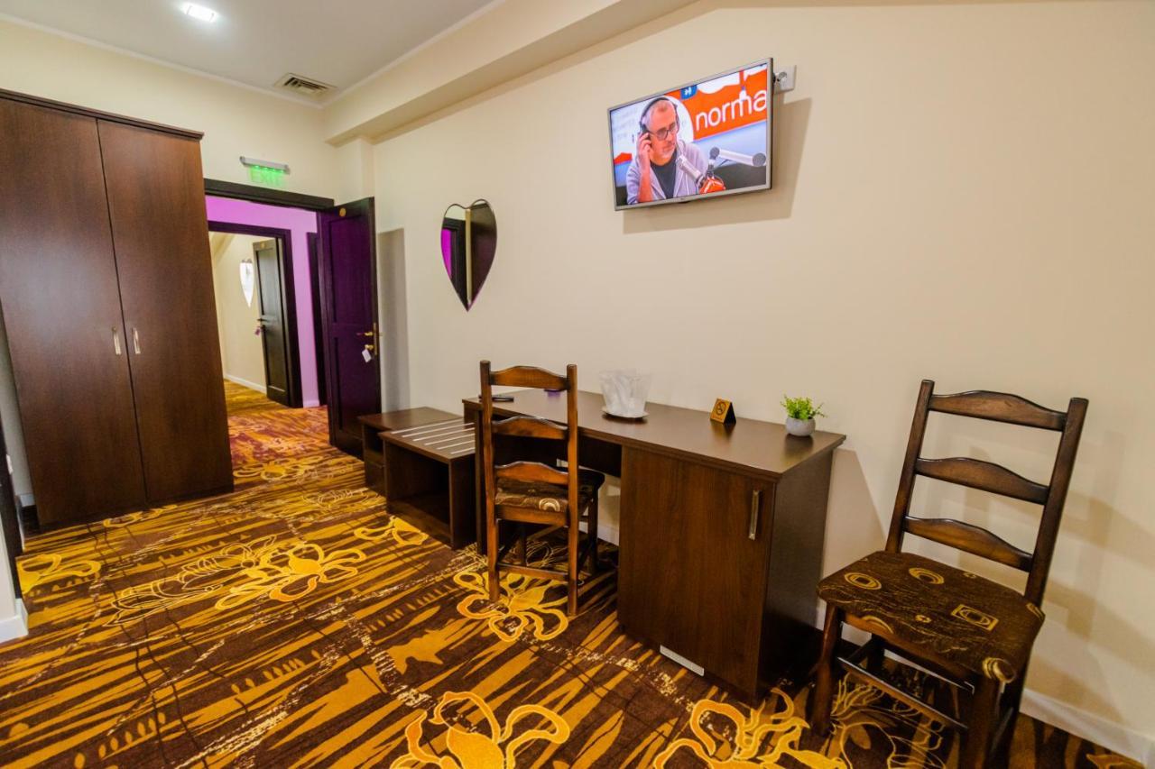 Hostel Parc Fălticeni Zewnętrze zdjęcie