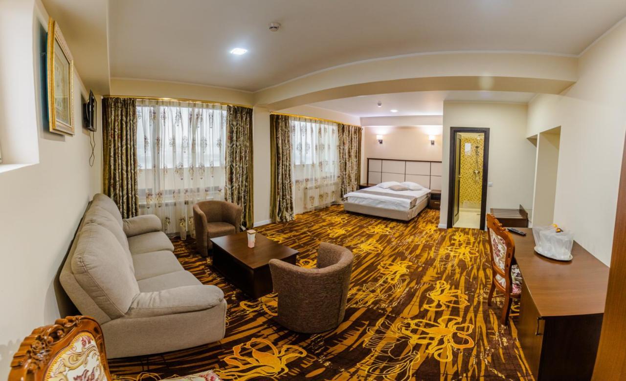 Hostel Parc Fălticeni Zewnętrze zdjęcie