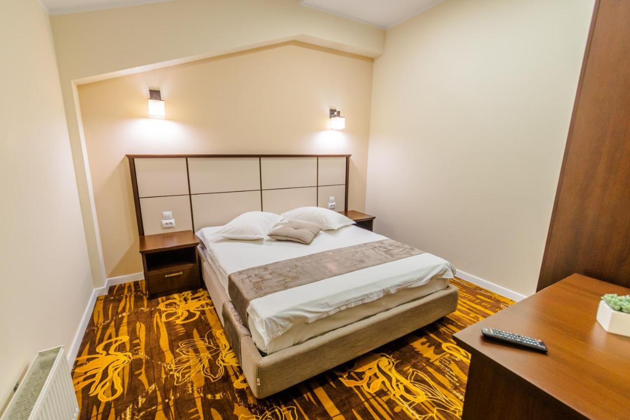 Hostel Parc Fălticeni Zewnętrze zdjęcie