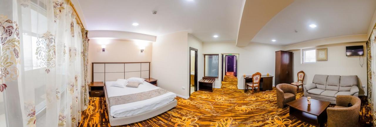 Hostel Parc Fălticeni Zewnętrze zdjęcie