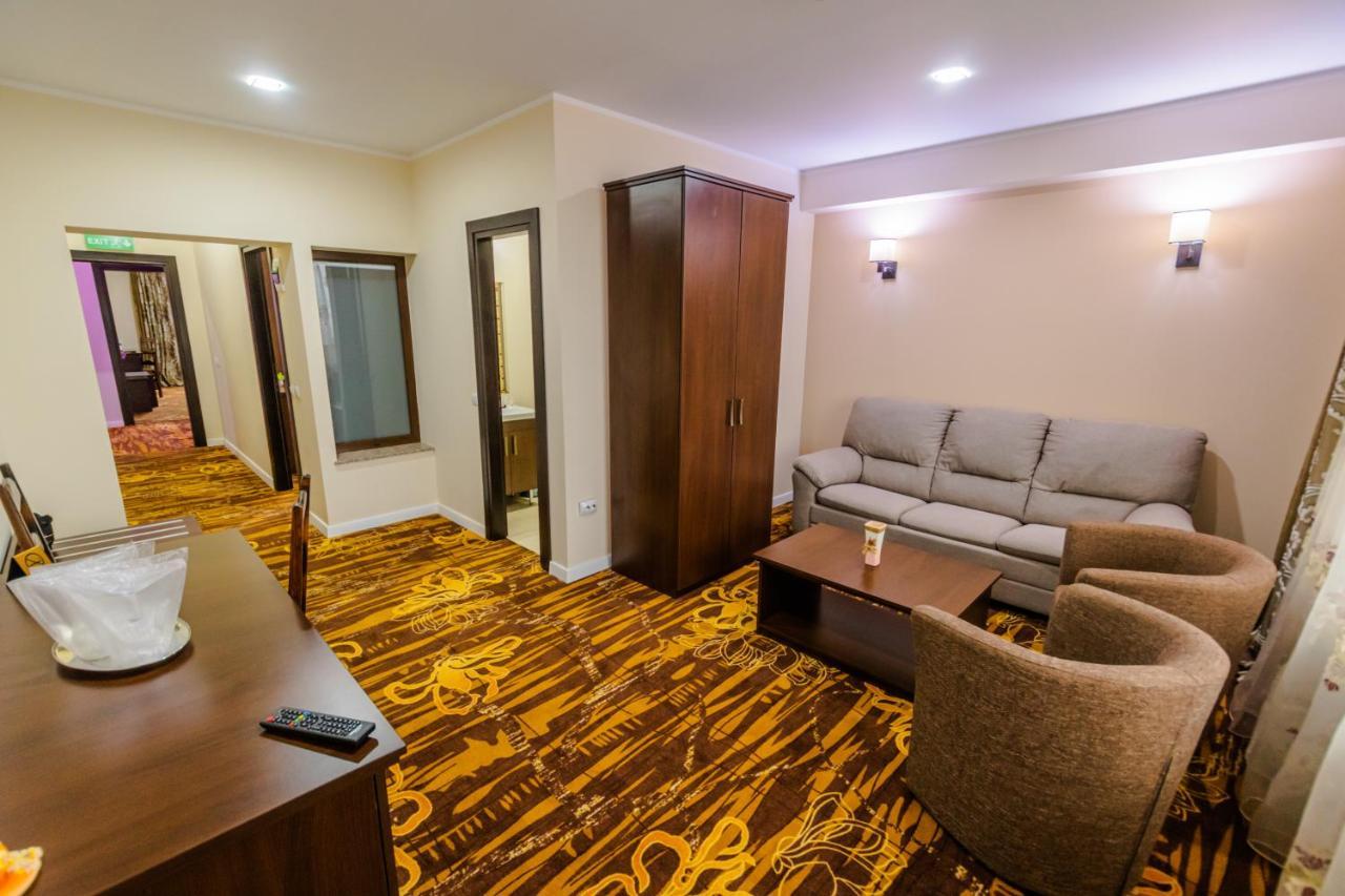 Hostel Parc Fălticeni Zewnętrze zdjęcie